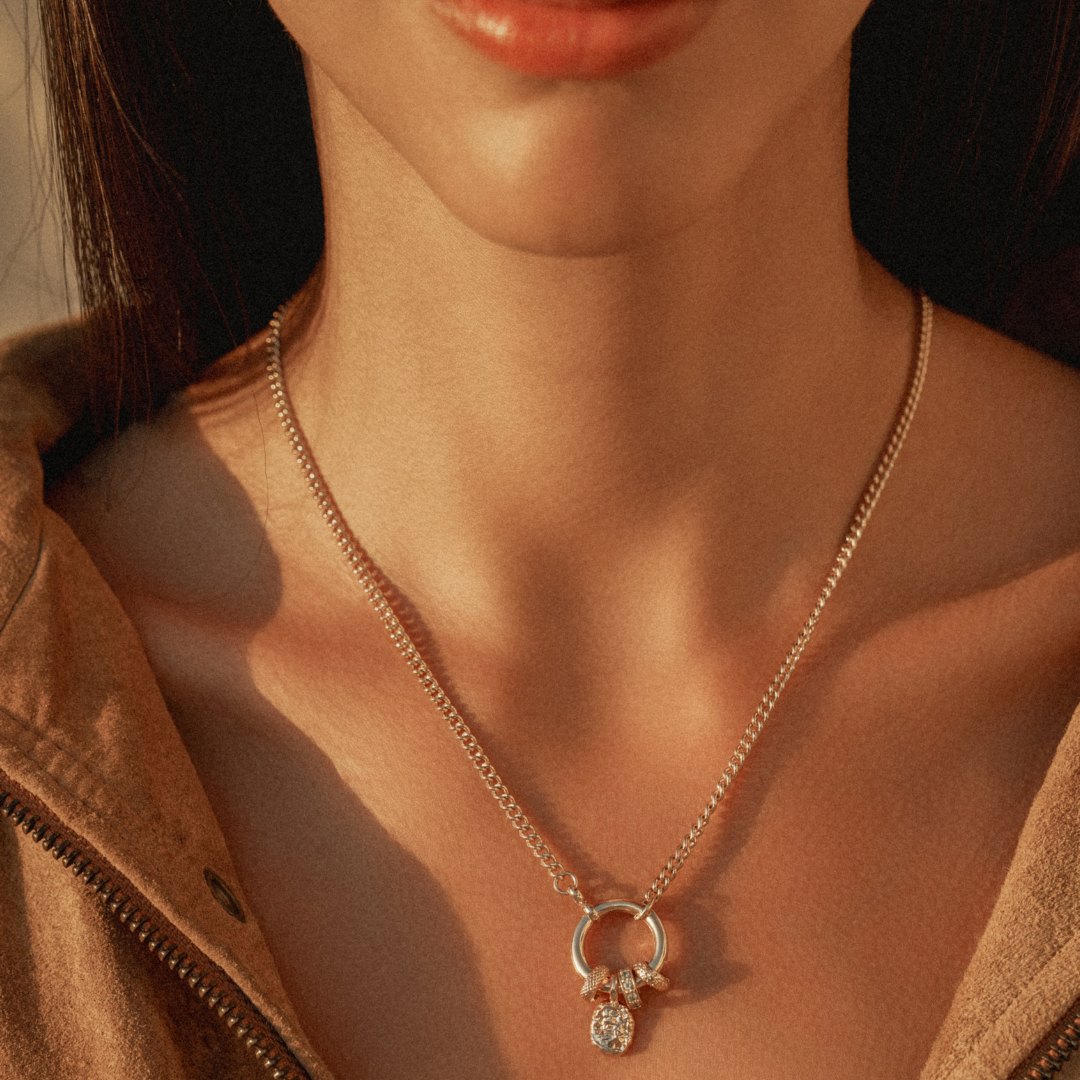 The Round Clasp