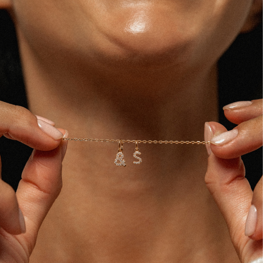 & hanger pavé
