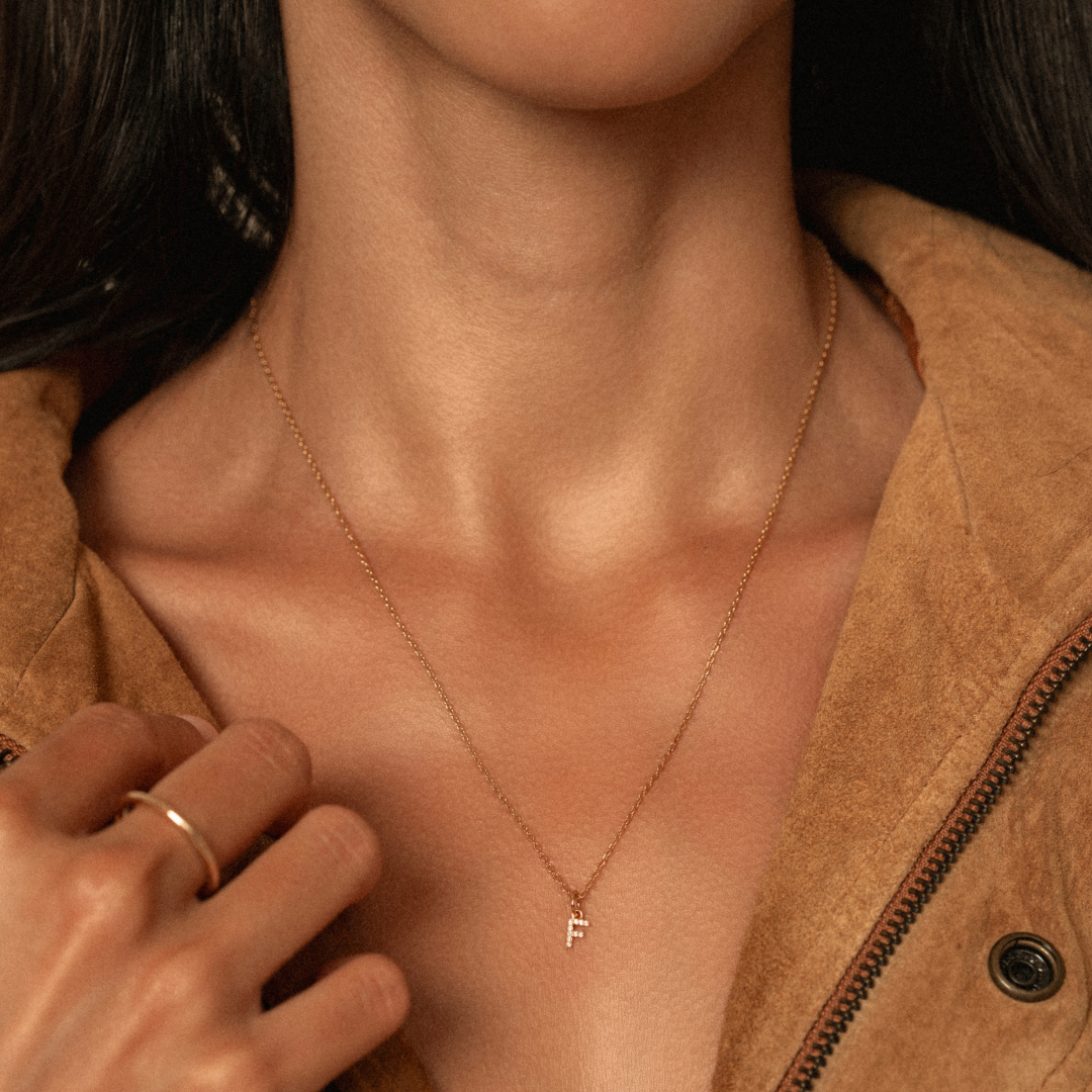pavé initial pendant